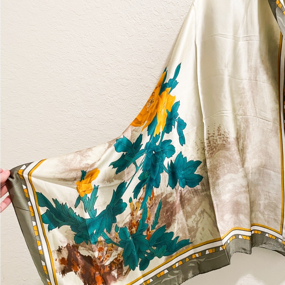 🌹🆕 Silky Scarf Wrap Shawl with Gray Ivory Teal Design - Picture 4 of 11